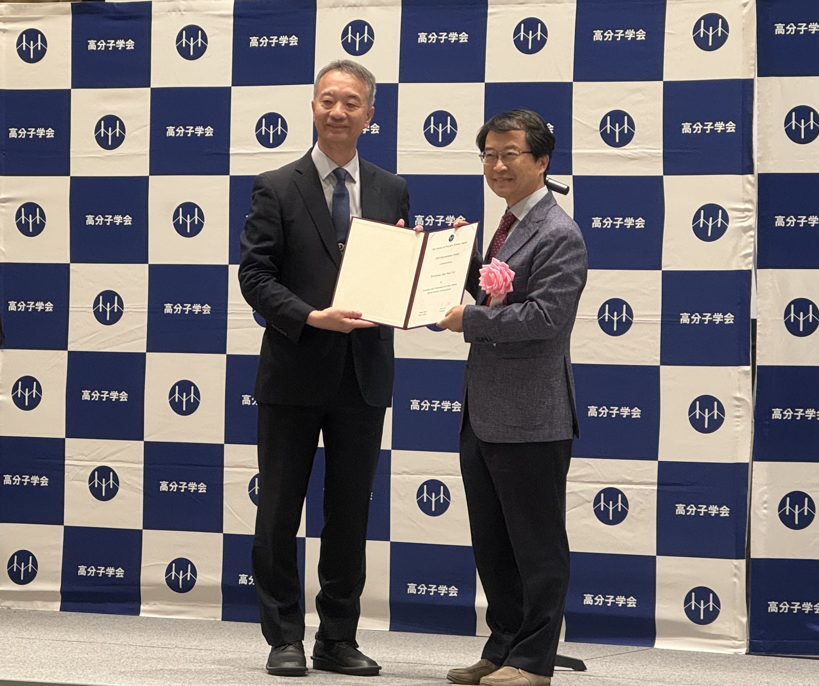 GIST School of Materials Science and Engineering Professor Emeritus Jae-Suk Lee receives the International Award from the Polymer Society of Japan 이미지