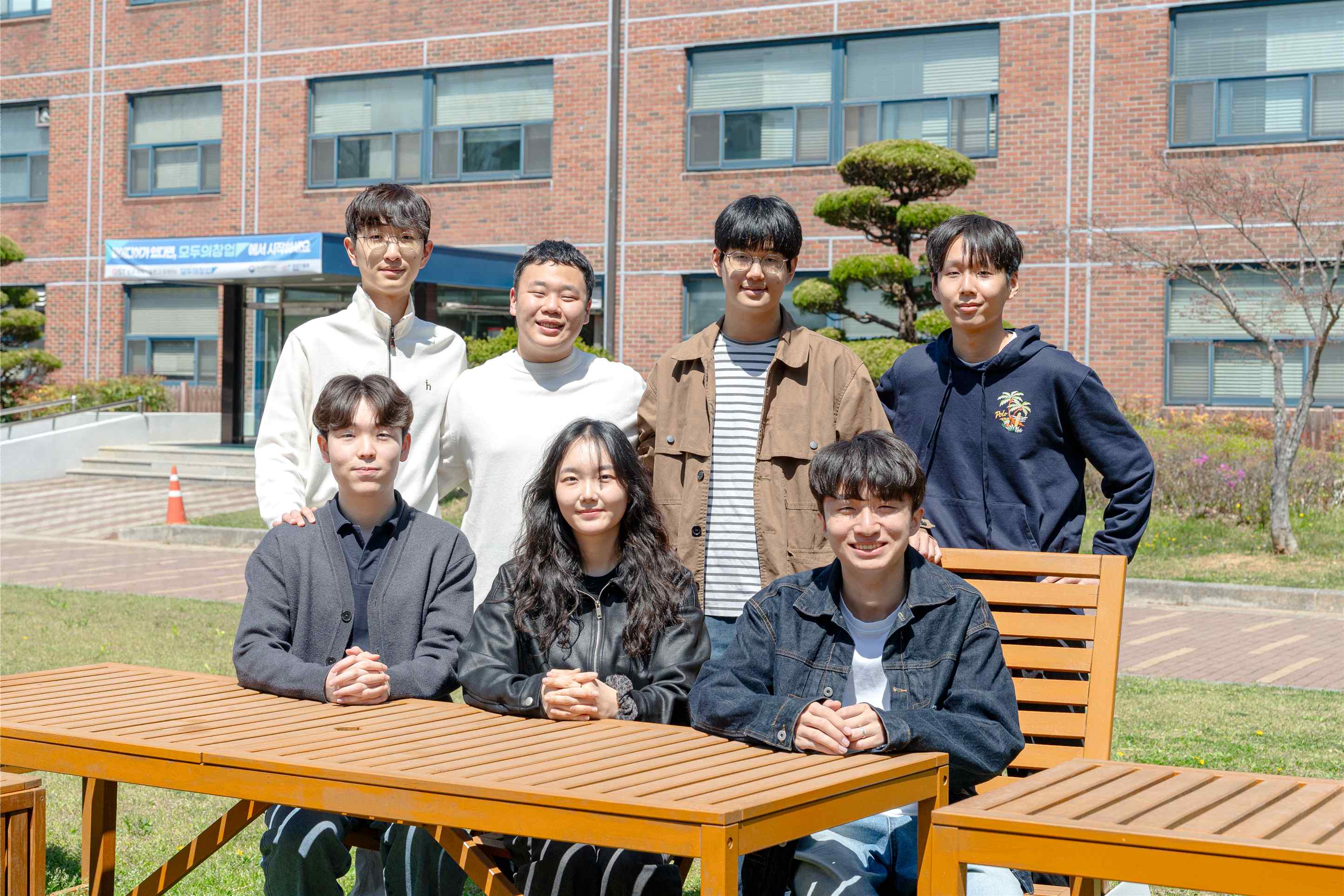"Plants that always die when I grow them... Finding care methods with a single photo" GIST undergraduate startup team partners with SK Intellix to launch pilot test for AI home gardening app 이미지