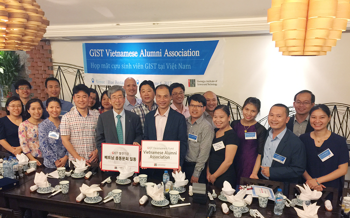 GIST Vietnamese Alumni Association donates to the GIST Development Fund 이미지