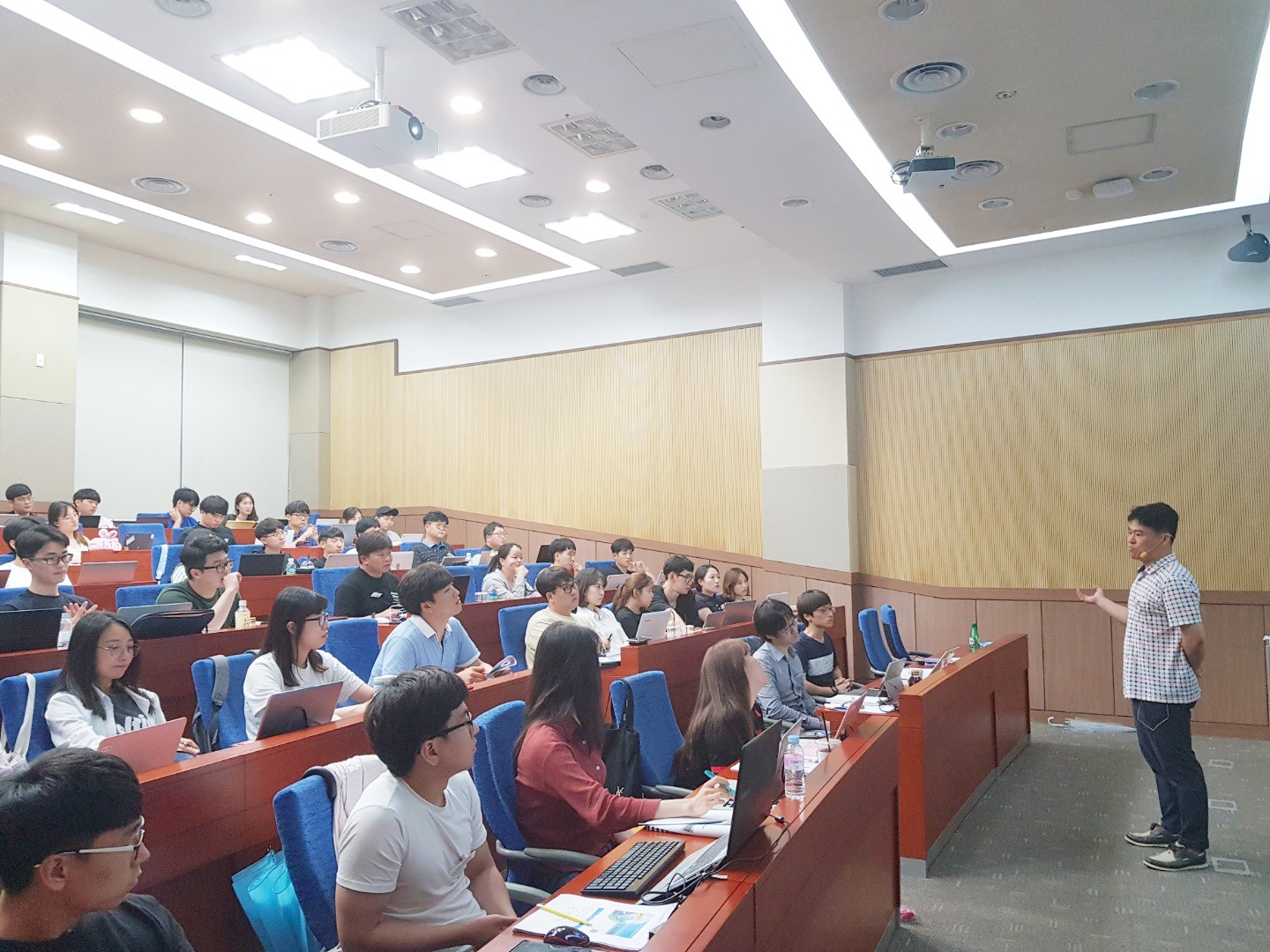 Professor Joon Ha Kim fosters environmental leaders by volunteering his time and effort 이미지