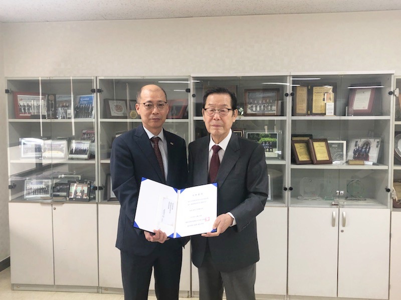 Haedong Science and Culture Foundation Chairman Jung-sik Kim donates 500 million won for the Haedong Academic Information Room 이미지