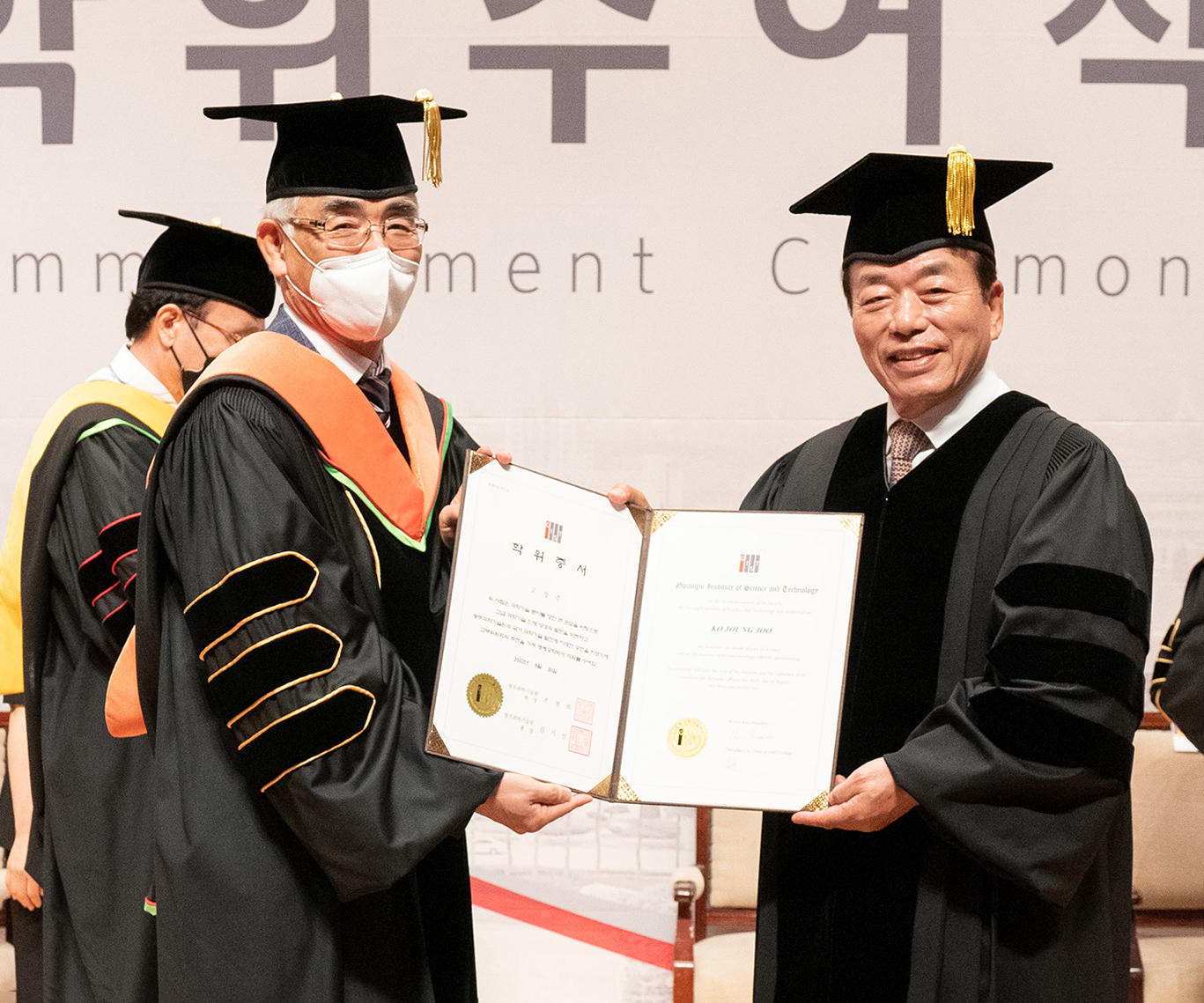 GIST awards honorary doctorate degree in engineering to Nayoung Industrial Co., Ltd. Chairman Jung-joo Koh 이미지