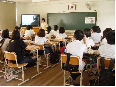 "과학자가 꿈이에요",...중학생들 초대받은 박사님                      ／ 이미지