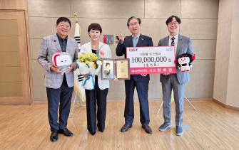 GIST, 동문 기업 제이엔티㈜로부터 1억 원 상당 천장재 기탁받아 사진