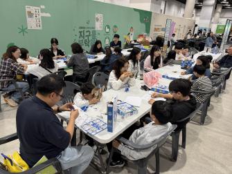 "빛으로 움직이는 로봇, 내가 직접 만들었어요!" GIST, '2025 아트 사이언스 페스티벌'서  태양광 로봇 체험 프로그램 운영 사진