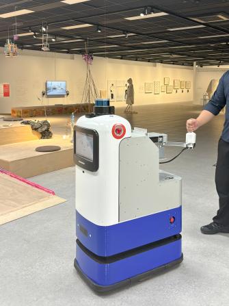 시각장애인도 동행인 없이 즐기는 미술관... GIST  AI 자율주행 로봇 기반 전시 관람 지원 사진