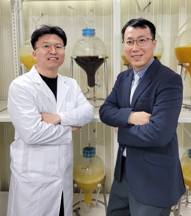 (주)바이오에프디엔씨 정대현, 모상현 이미지입니다.