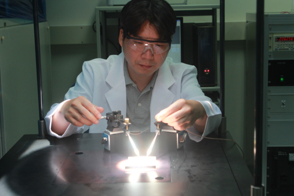 Power up by changing clothes of solar cells. (Article from Science Dong-A July Edition) 이미지