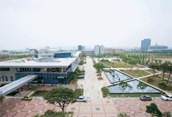 Green campus which utilizes solar ray, wind power, and geothermal heat, demonstrated in Gwangju 이미지