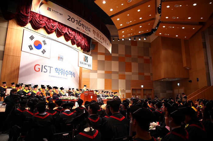 GIST hosted its 2016 academic year graduation ceremony 이미지