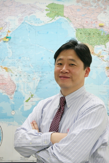 Professor Kyoung-Woong Kim receives the 18th 'Kim Ok-Jun Award' 이미지