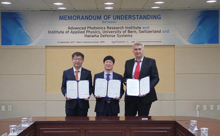 GIST Advanced Photonics Research Institute and the Institute of Applied Physics at the University of Bern to develop a special optical fiber laser for defense in cooperation with Hanwha Defense Systems 이미지