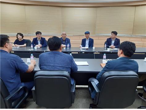 GIST President and Vice President meets with professors of the Faculty Council 이미지