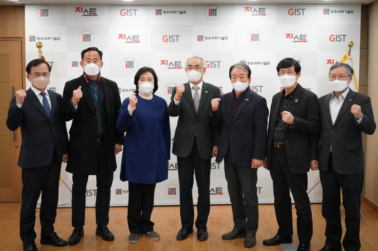 Former Minister of SMEs and Startups Young-sun Park visits GIST 이미지
