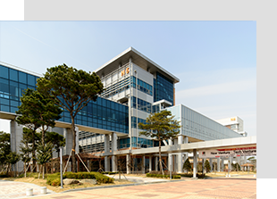  Graduate School of AI Policy and Strategy